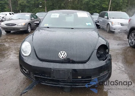 2015 Volkswagen Beetle 1.8T z USA, uszkodzony, nr VIN 3VWJ17AT8FM623288